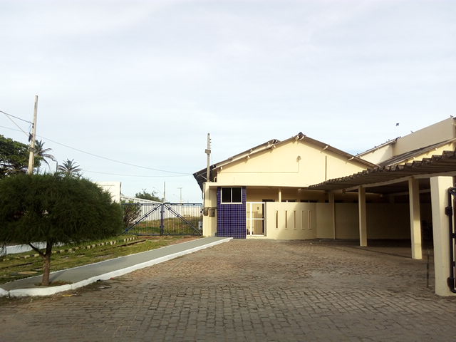 FACHADA E GAREGEM LA