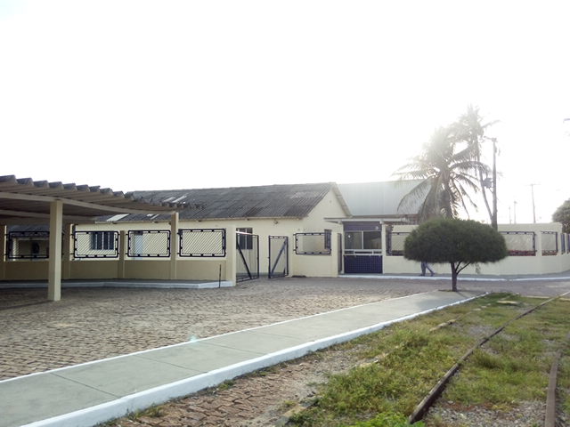 FACHADA E GARAGEM LA