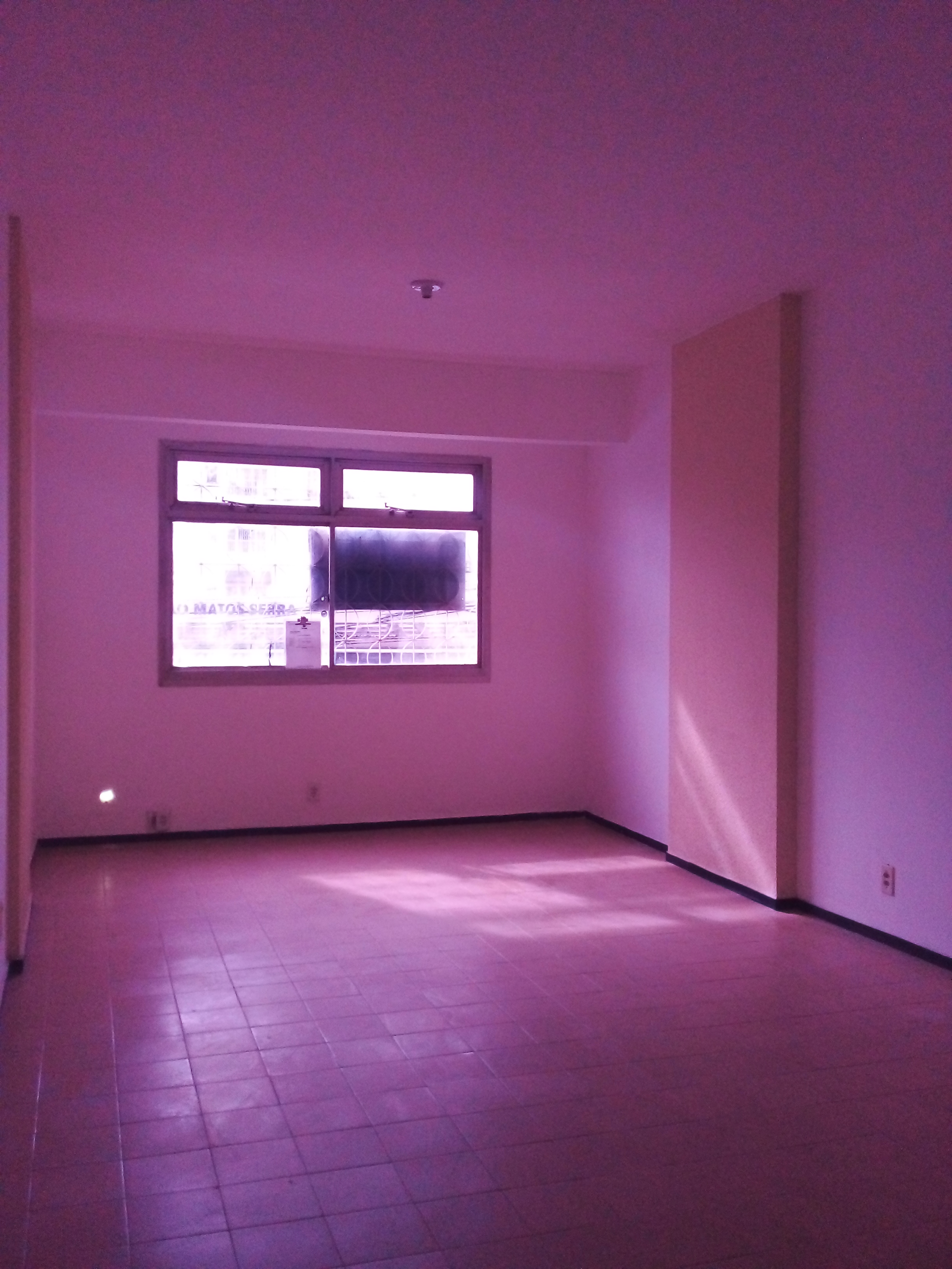 SALA PINTADA E PISO LIMPO PELA PROPRIET&Aacute;RIA P/ ENT