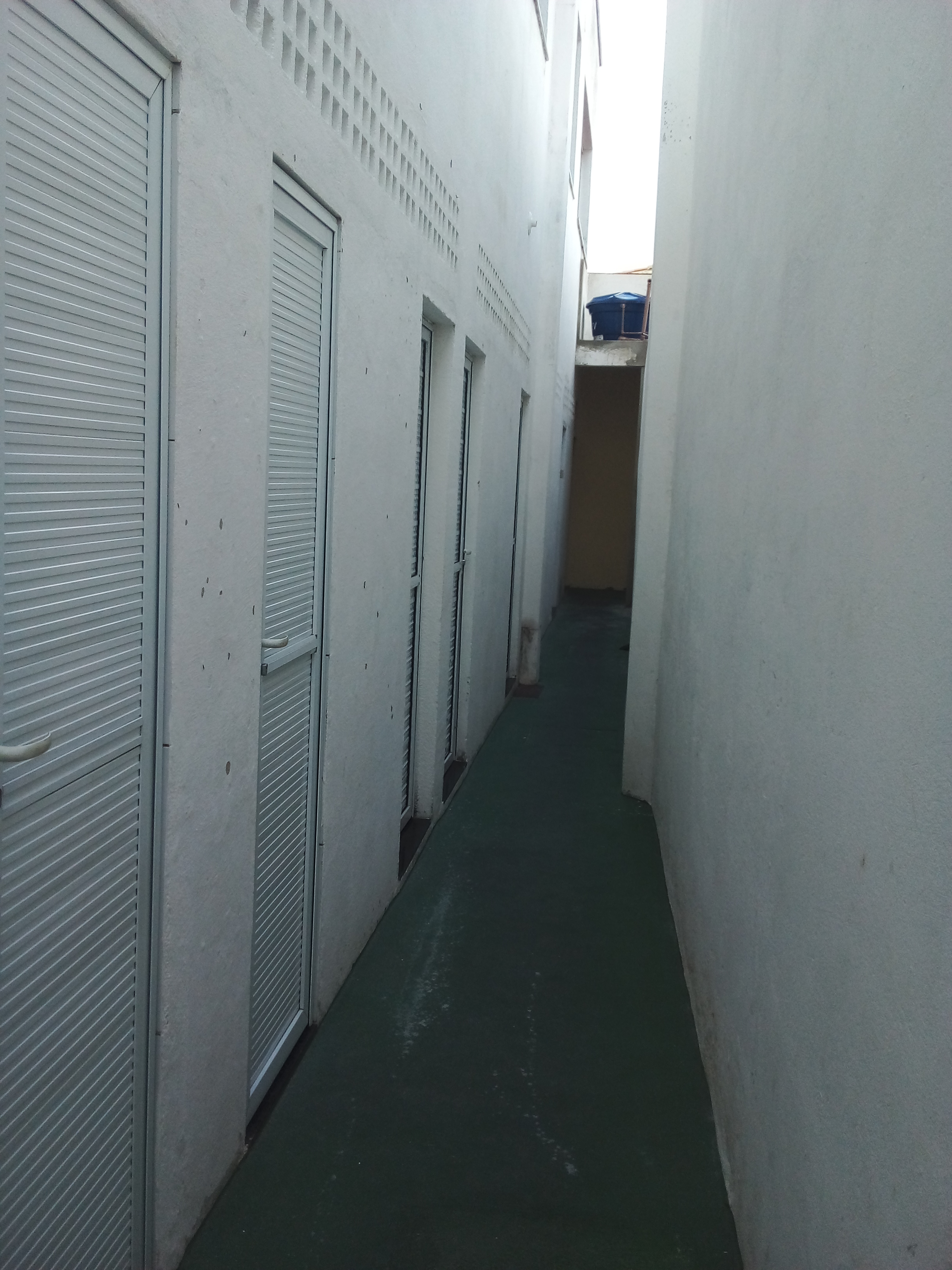 CORREDOR LATERAL ( WC&acute;S / ACESSO SERVI&Ccedil;OS )