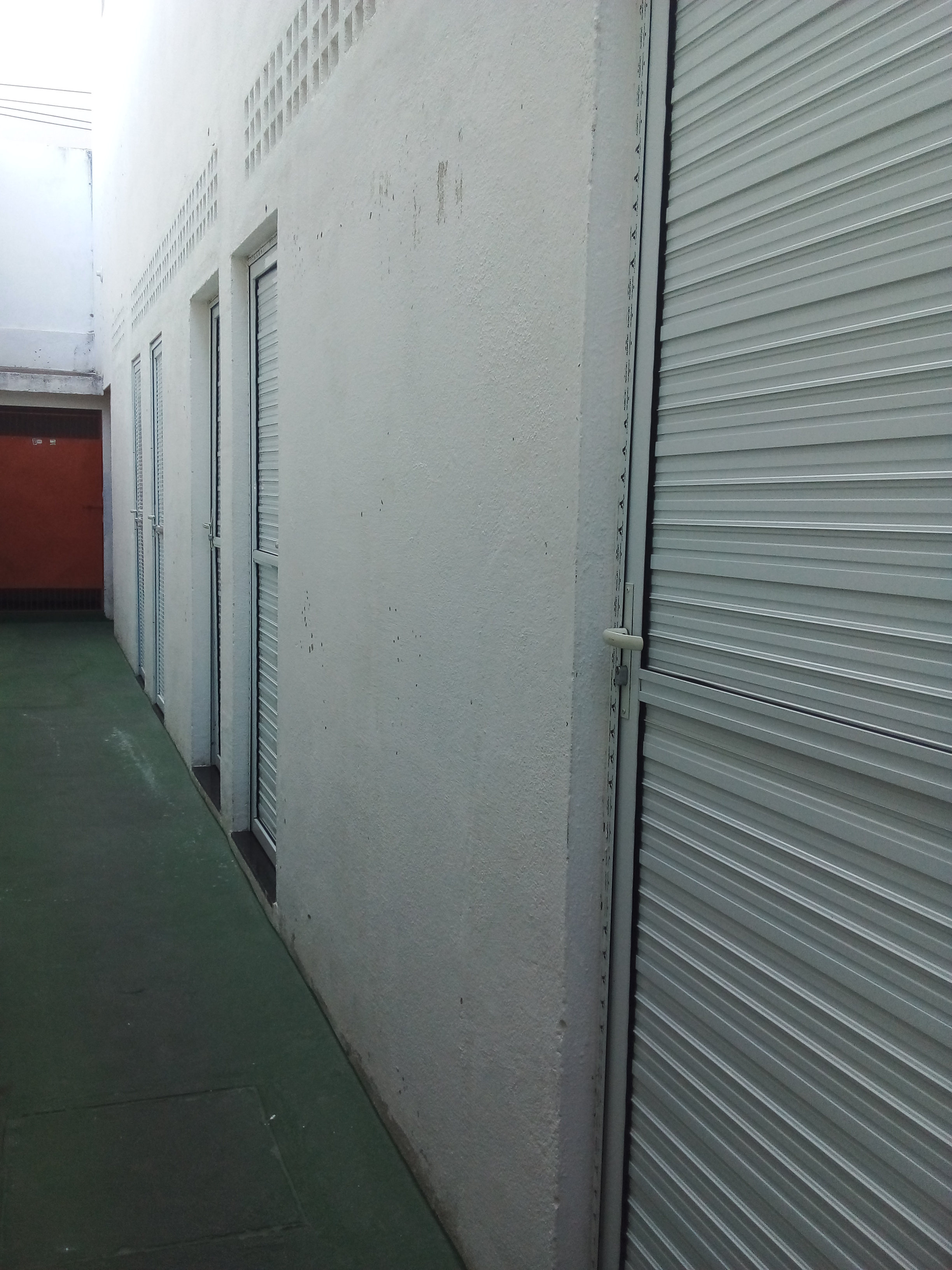 CORREDOR LATERAL ( WC&acute;S / ACESSO SERVI&Ccedil;OS )