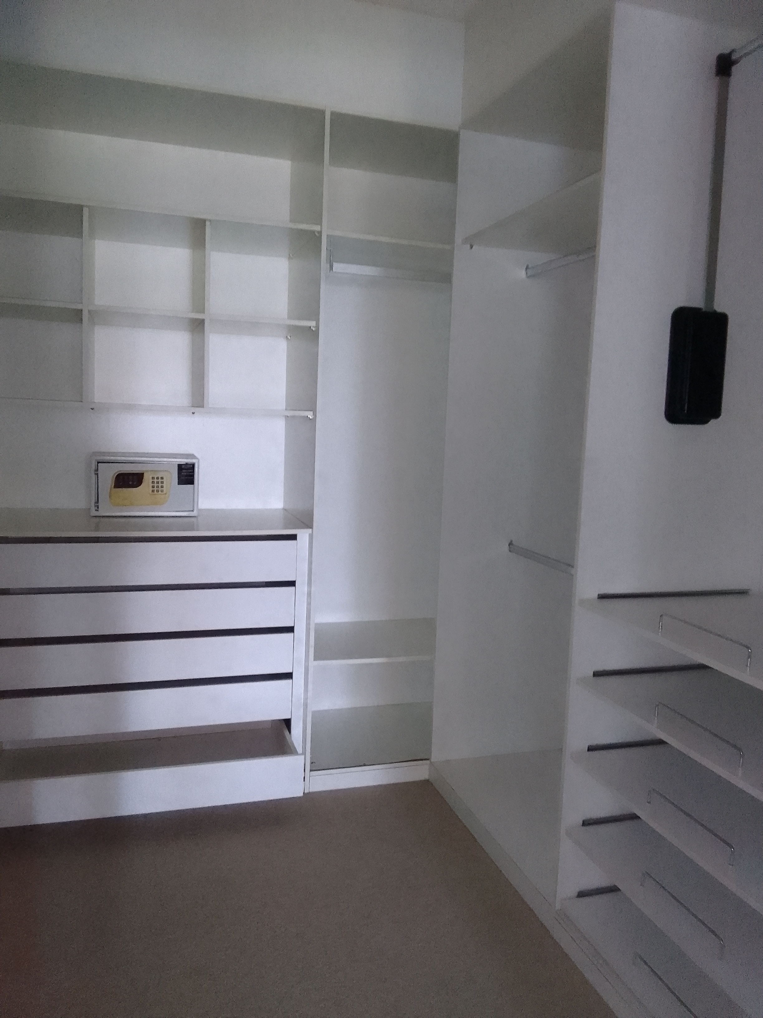 CLOSET ( &Acirc;NGULO II )