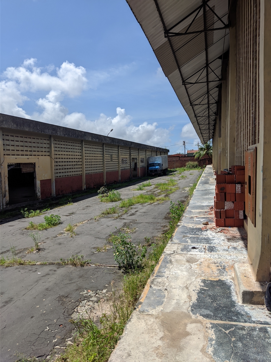 &Aacute;REA LATERAL GALP&Atilde;O 01 / 02