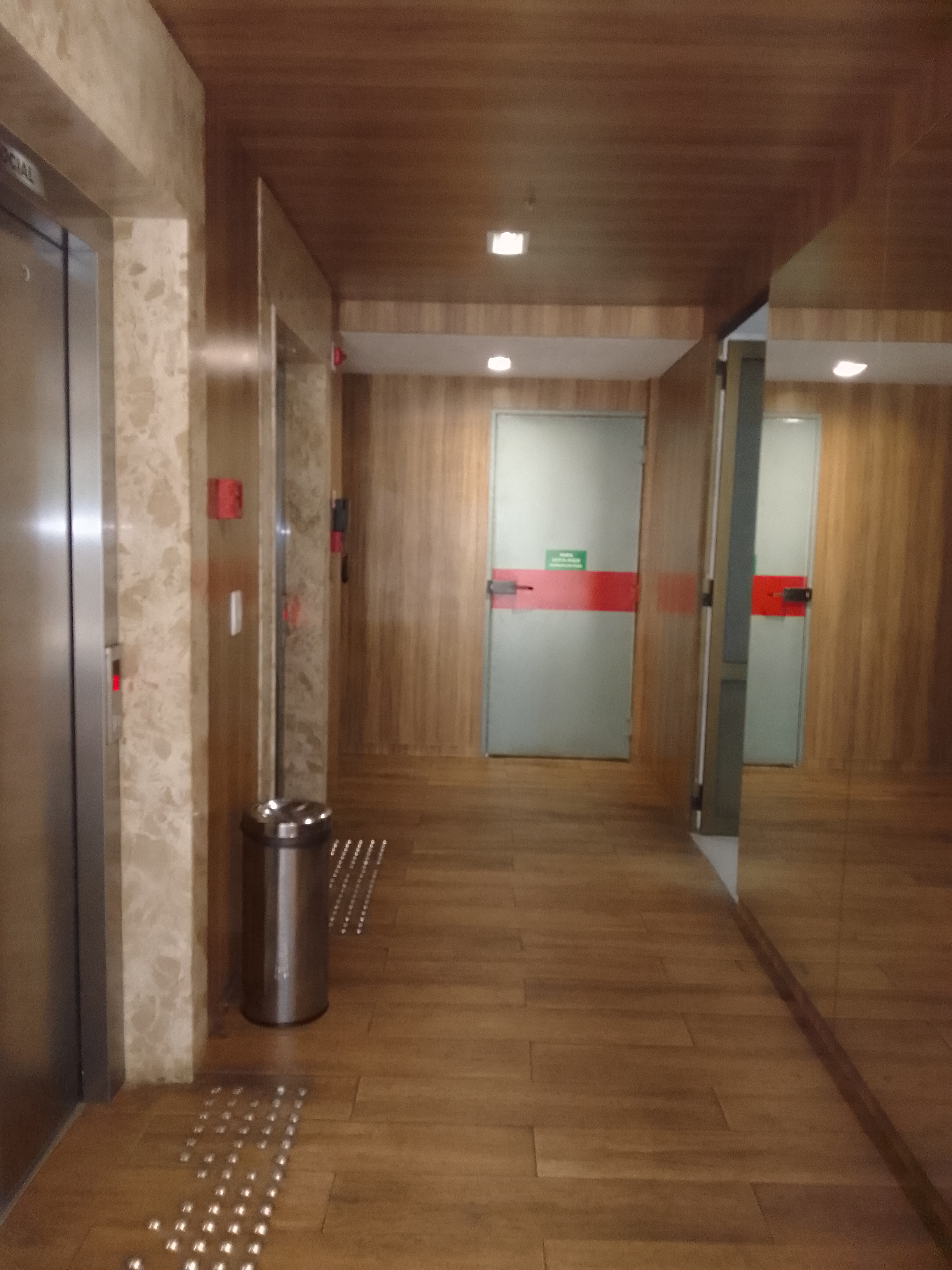 HALL ( ELEVADORES )