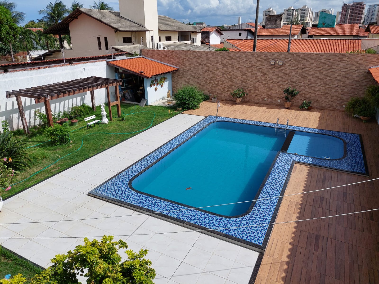 &Aacute;REA DA PISCINA