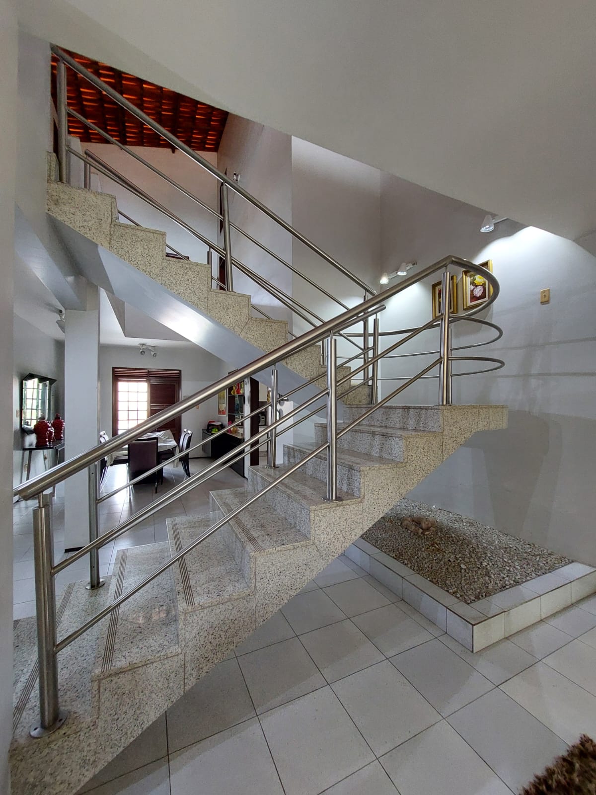 ACESSO 1&ordm; PISO ANGULO II