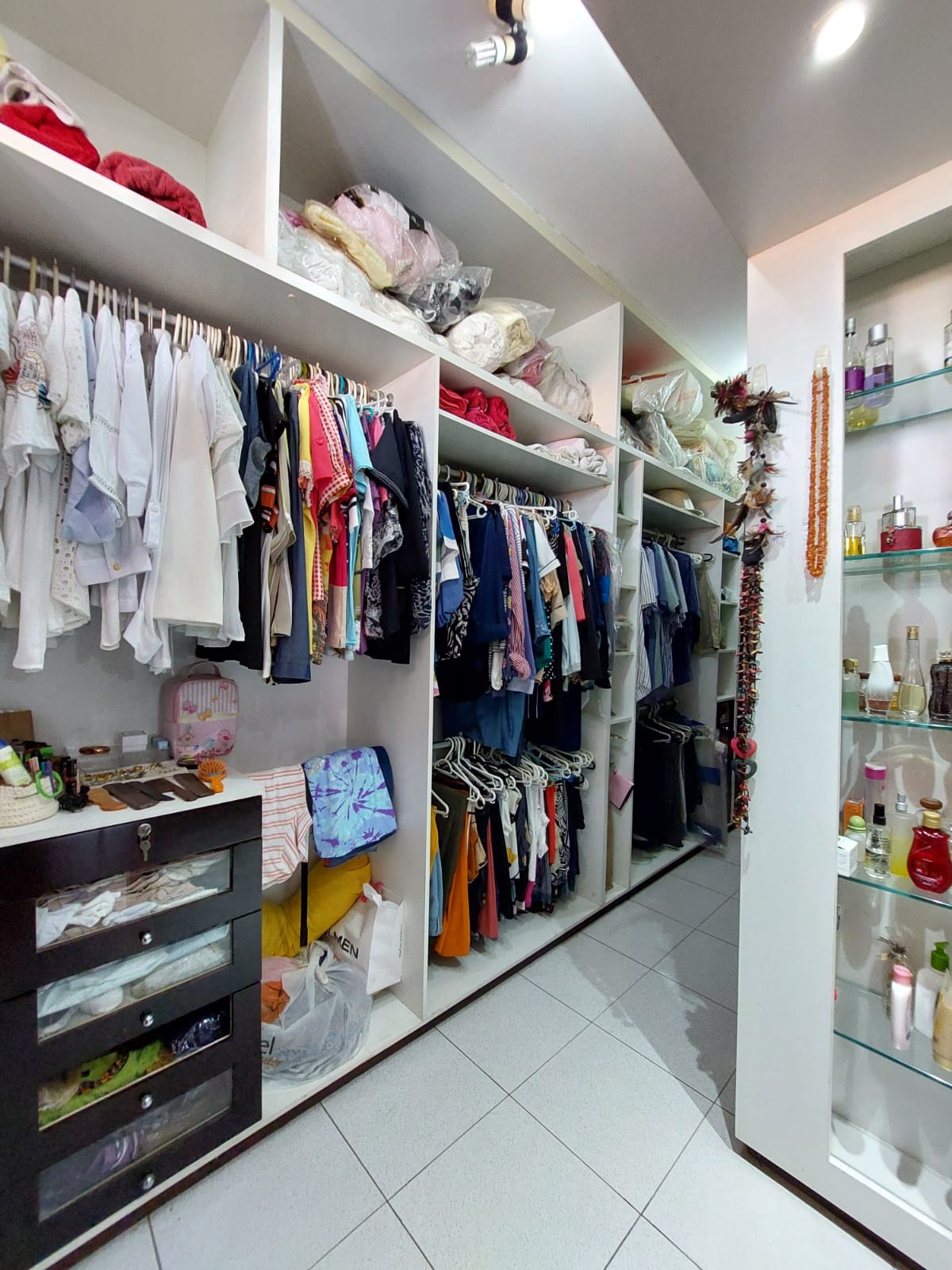 SUITE 3 CLOSET