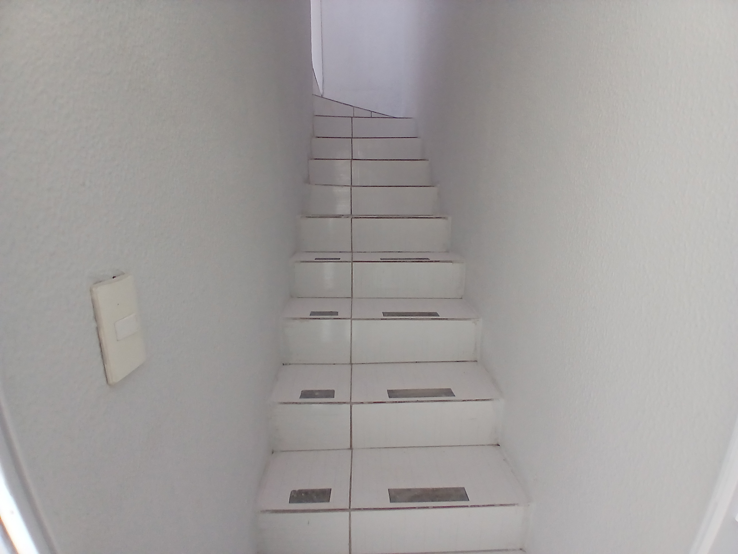 ACESSO AO PISO SUPERIOR