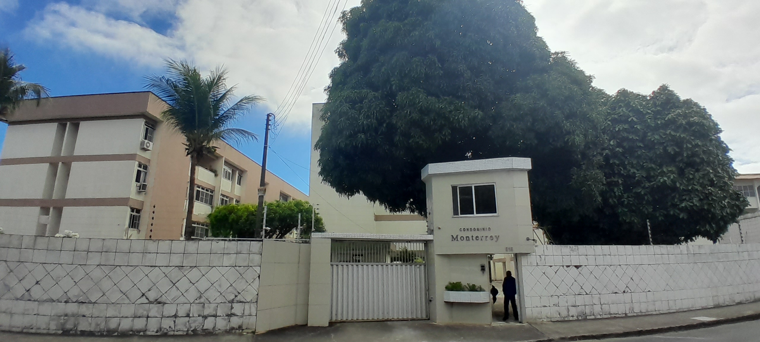 FACHADA &Acirc;NGULO 2