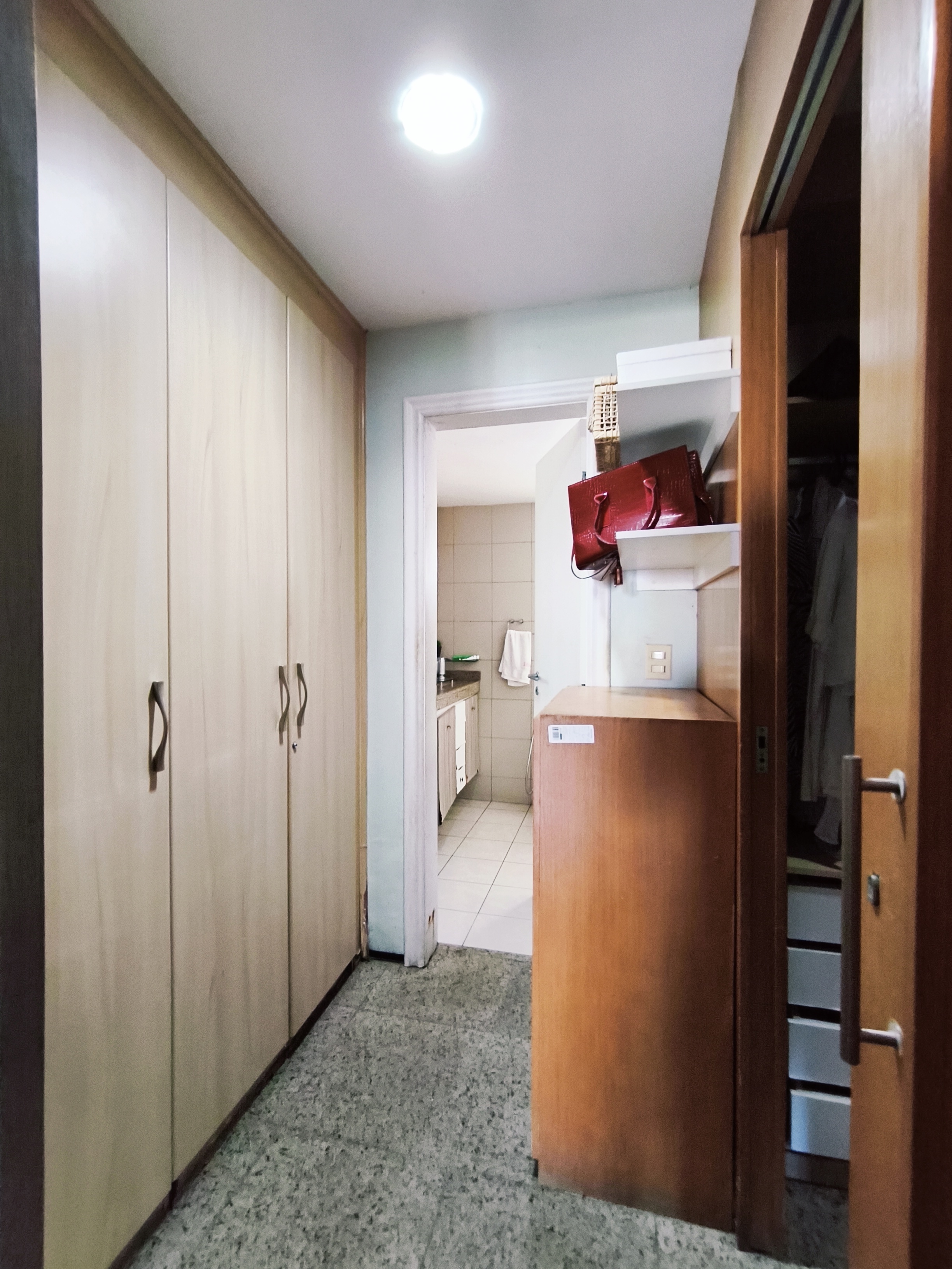 ACESSO WC E CLOSET SUITE IV