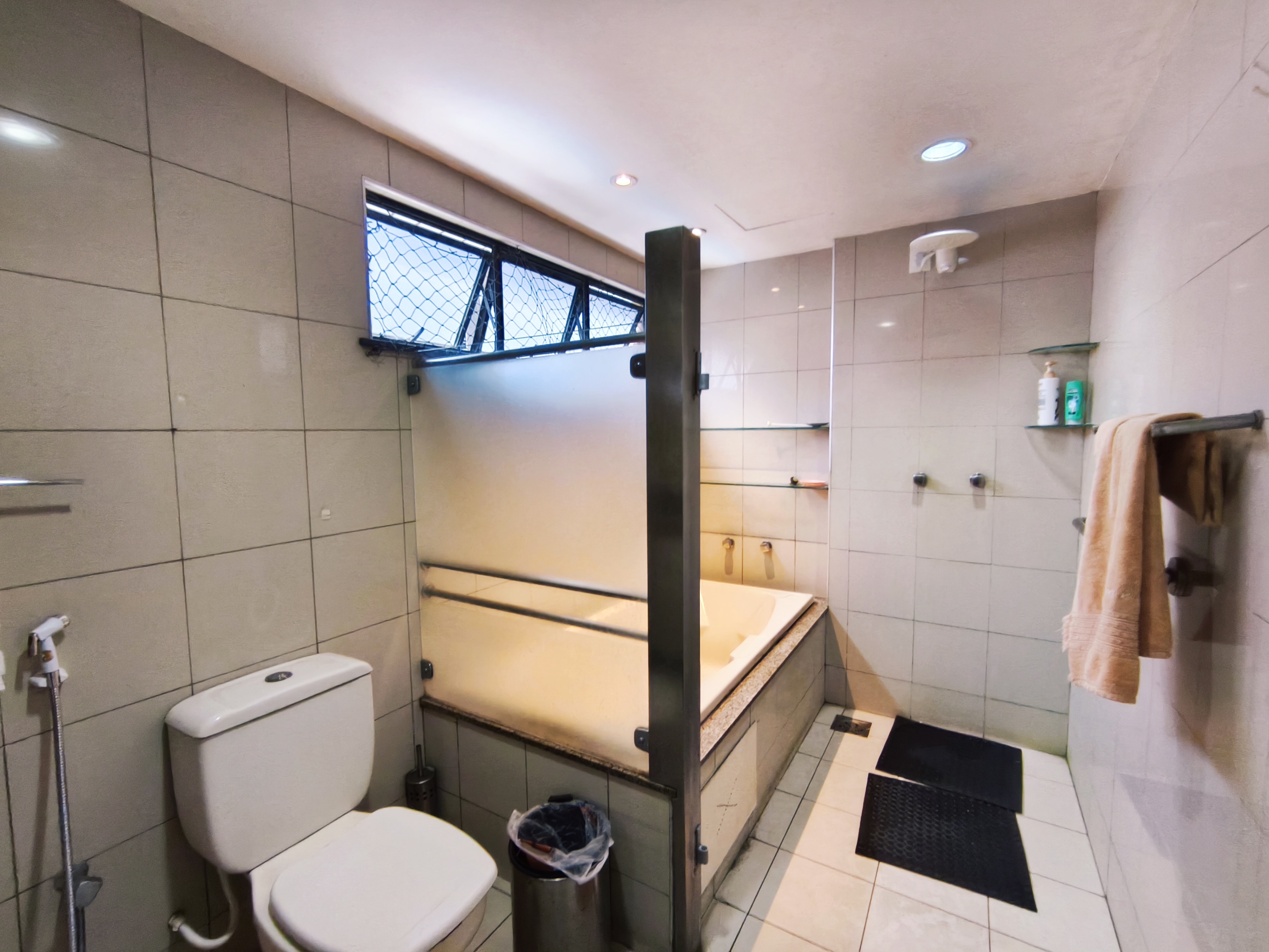 WC SUITE IV ANGULO II