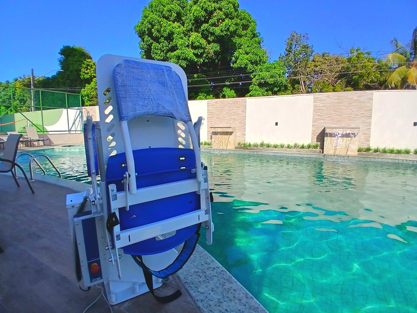 CADEIRA ELEVADOR PARA ACESSO A PISICNA